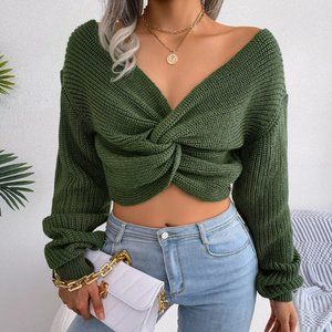 Ladies Solid Long Sleeves V-Neck Close Crop Top